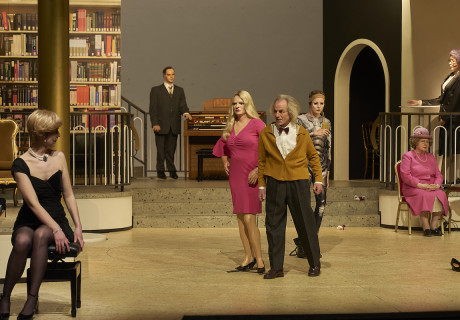 Wachs oder Wirklichkeit – Volksbühne am Rosa-Luxemburg-Platz Berlin – Der neue Abend von Christoph Marthaler, Anna Viebrock und Ensemble über das Verschwinden des Menschen