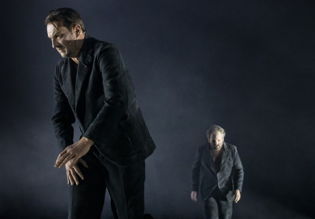 Warten auf Godot – Schauspielhaus Bochum – Ulrich Rasche inszeniert Samuel Becketts Klassiker