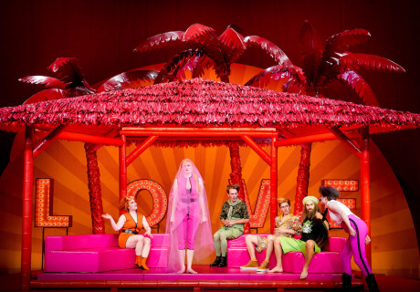 Was ihr wollt – Münchner Volkstheater – Intendant Christian Stückl zeigt Shakespeares Komödien-Personal in einem Liebes-Glücksspiel-Labor