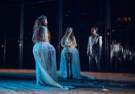 Was ihr wollt – Schauspiel Stuttgart – Burkhard C. Kosminski konzentriert sich auf die dunklen Seiten von Shakespeares Komödie