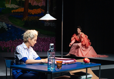 whistleblowerin / elektra – Neumarkt Theater Zürich – Anna-Sophie Mahlers dokumentarischer Theaterabend findet die Tragödie mit Musik von Richard Strauß im Jetzt