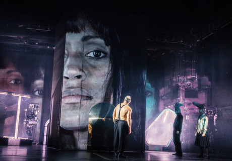 Woyzeck – Staatsschauspiel Hannover – Lilja Rupprechts dunkel-funkelnde Inszenierung hält das Echolot in die Abgründe von Georg Büchners Stück