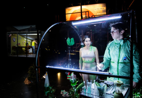 Woyzeck – Theater Freiburg – Regisseurin Bojana Lazić schickt einen weiblichen Woyzeck ins Hamsterrad der patriarchalen Kaputtheit