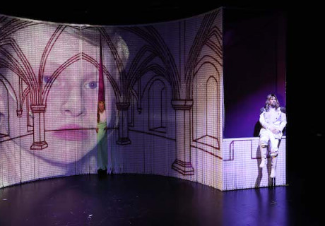 Wüst. Oder die Marquise von O... Faster Pussycat! Kill! Kill! – Theater Bremen – Elsa-Sophie Jach inszeniert Enis Macis Mashup aus Heinrich von Kleist und Russ Meyer