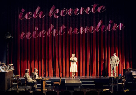 Wunsch und Widerstand – Vorarlberger Landestheater – Thomas Arzt erzählt in Bregenz von Max Riccabona, Stefan Otteni setzt die Uraufführung auf die historisch-fantastische Spur