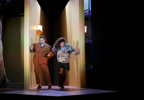 Zukunftsmusik – Maxim Gorki Theater Berlin – Nurkan Erpulat verabschiedet sich mit der Adaption von Katerina Poladjans Roman von der Gorki-Ära  