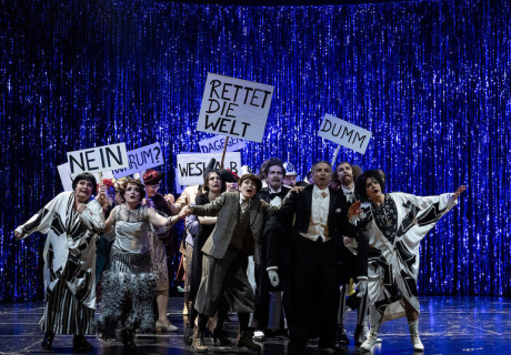 Zusammenstoß – Theater Heidelberg – Christian Brey überzeugt mit einem komödiantischen Kurt-Schwitters-Abend zum Thema Weltuntergang