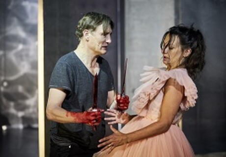Macbeth – Hamburger Theaterfestival – Matthias Hartmann zeigt Shakespeare als Kammerspiel einer toxischen Ehe