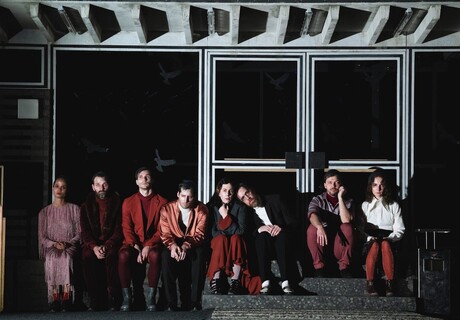 Der Nebel von Dybern – Schauspielhaus Graz – Johanna Wehner inszeniert Maria Lazars wiederentdecktes Stück über die spaltende Wirkung von Katastrophe