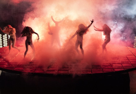 Angst – Theater Bonn – Volker Löschs neues Projekt parallelisiert Ängste der Gegenwart mit historischer Hetze