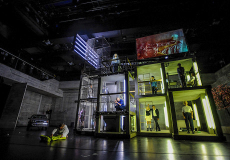 [Blank] – Staatstheater Karlsruhe – Anna Bergmann inszeniert die deutschsprachige Erstaufführung von Alice Birchs Sozialstück