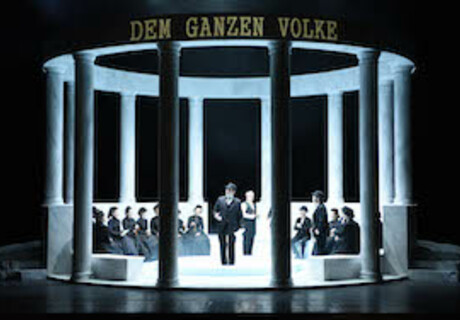 Ein Volksfeind – Staatstheater Cottbus – Jo Fabian blickt mit Ibsen in die Geschichte der Demokratie