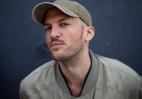 Der Preisträger des Jugendtheaterpreises Baden-Württemberg 2026: Sergej Gößner © Magdalena Höfner