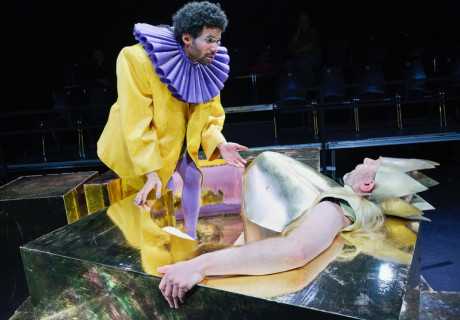 Der König stirbt – Thalia Theater Hamburg – Jessica Weisskirchen versucht sich mit Ionesco an einer Gesellschaftsdiagnose der Gegenwart