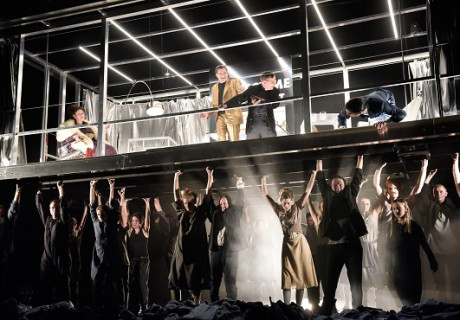 Die Weber – Gerhart Hauptmanns Aufstands- und Sozialdrama von Georg Schmiedleitner in Stuttgart inszeniert