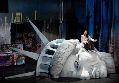 Engel in Amerika – Schauspiel Köln – Matthias Köhler inszeniert Tony Kushners Theaterepos über das neoliberale, von Aids gezeichnete Amerika der Achtzigerjahre bis heute