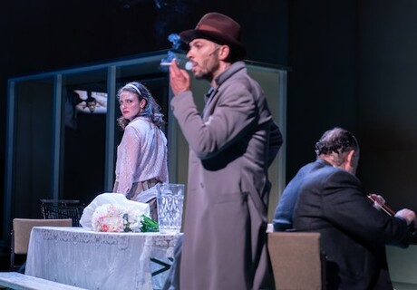 Pardon wird nicht gegeben – Schauspiel Köln – Rafael Sanchez bringt bildgewaltig und schlüssig Alfred Döblins Roman auf die Bühne 