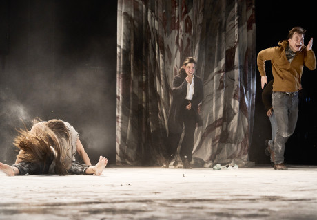 Das Fest des Lamms – Vorarlberger Landestheater – Johannes Lepper entdeckt das Frühwerk von Leonora Carrington wieder