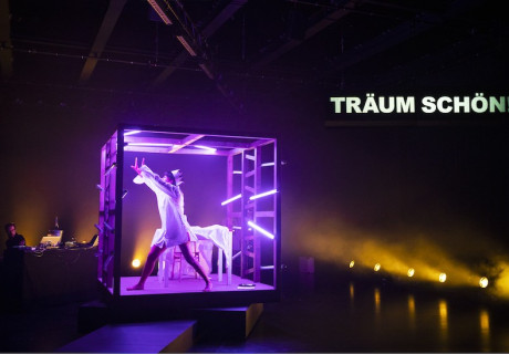 Lange Nacht der Autor:innen – Deutsches Theater Berlin – Mit drei Uraufführungen enden die 25. Autor:innentheatertage als ein starker Jahrgang neuer Dramatik  