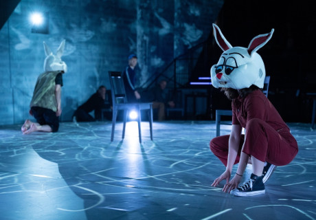 Frau Yamamoto ist noch da – Schauspiel Stuttgart – Burkhard C. Kosminski zeigt Dea Lohers neuestes Stück über vereinsamte Menschen