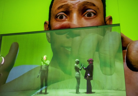 Goldie – Schauspiel Leipzig – Emre Akal spielt in der Leipziger Diskothek mit dem virtuellen Weiterleben eines verlorenen Partners