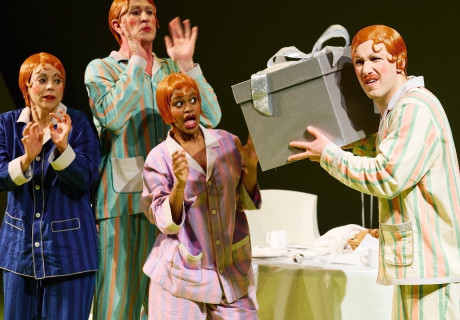 Home Sweet Home – Theater Wuppertal – Hannah Frauenrath und Ensemble mit einem Theaterabend über Heimat und Zuhause