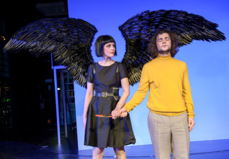 Jenny Jannowitz – Swentja Krumscheidt zeigt in Neubrandenburg Michel Decars surreale Tragikomödie über die globalisierte Arbeits- und Lebenswelt