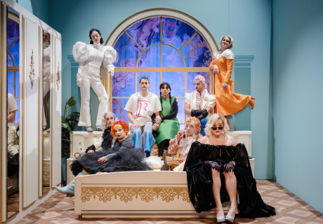 Kabale und Liebe – Nationaltheater Mannheim – Charlotte Sprenger eröffnet die Internationalen Schillertage mit einer eigenwilligen Adaption des Trauerspiels um Ferdinand und Luise