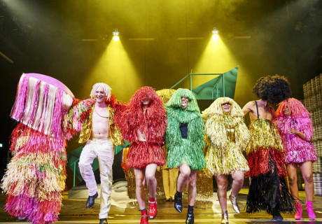 Karneval – Theater Oberhausen – Joana Tischkau und Ensemble nehmen sich die Stereotypen deutscher Karnevalskultur vor