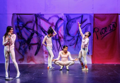 El 9: Las Noches de las Reinas  – Kampnagel Hamburg – Monika Gintersdorfer und ihre Gruppe La Fleur erwecken einen queeren Sehnsuchtsort der Achtziger zu neuem Leben