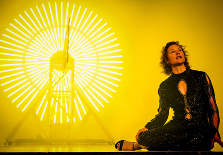 Lear / Die Politiker – Deutsches Theater Berlin – Sebastian Hartmann zielt mit einem Doppelabend aus Shakespeare und Wolfram Lotz auf die globale Menschheitskrise