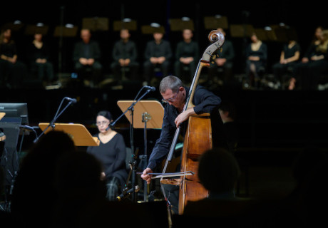 Manifest(o) – Jenaer Philharmonie – Marc Sinans polytopisches Oratorium wird zum Brennpunkt des dezentralen Theaterprojekts 