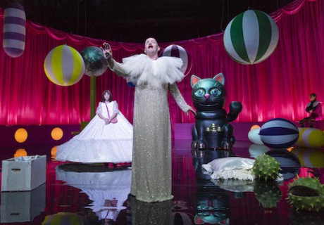 Minna von Barnhelm – Schauspiel Bonn – Charlotte Sprenger veralbert Lessings Lustspiel in quietschbunter Zirkusarena