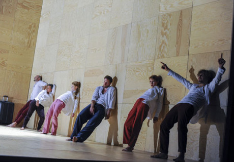 Odyssee – Tilmann Köhler inszeniert am Dresdener Staatsschauspiel Roland Schimmelpfennigs Irrfahrten-Interpretation