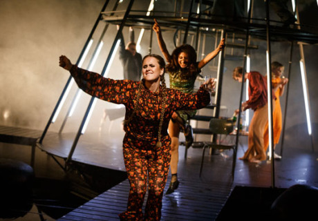 Passion - Sehnsucht der Frauen – Badisches Staatstheater Karlsruhe – Anna Bergmann collagiert drei Ingmar Bergman-Filme