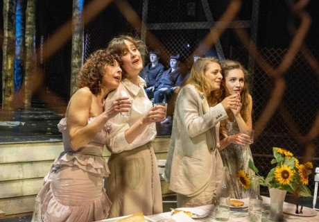 Sommergäste – Theater Münster – Andreas Kriegenburg und ein plapperndes Ensemble verabschieden mit Maxim Gorki die Menschheit