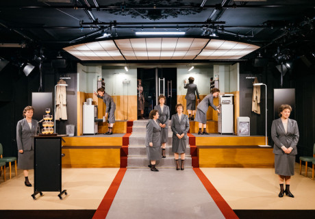 EWS – Theater Neumarkt Zürich – Piet Baumgartner und Julia Reichert erzählen großartig vom 