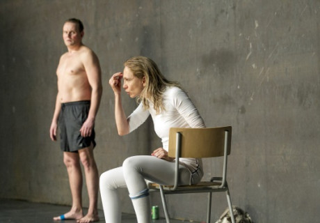 Unendlicher Spaß – Das Berliner Theatertreffen 2019 von außen betrachtet – Der Autor und Torwart der Autorennationalmannschaft Andreas Merkel über Thorsten Lensings Version von David Forster Wallace' Wackerstein-Roman aus den Sophiensaelen Berlin