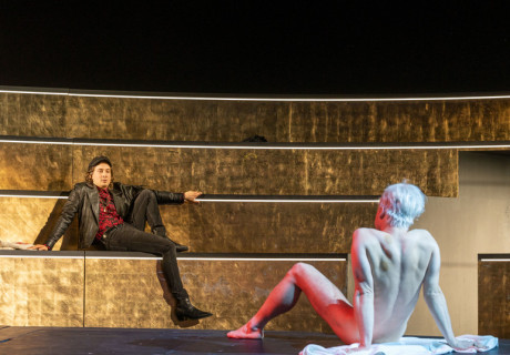 Das Vermächtnis – Schauspiel Hannover – Ronny Jakubaschk inszeniert Matthew Lopez' großes Epos über (homosexuelle) Liebe in Zeiten gesellschaftlicher Finsternis