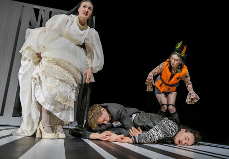 Was ihr wollt – Staatsschauspiel Dresden – Simon Werdelis inszeniert Shakespeare als Lust-Spiel mit Geschlechterrollen-Spaß