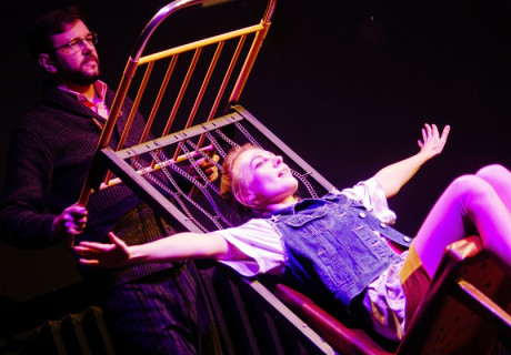 Zal’ot – Schauspiel Stuttgart – Exilpremiere von Yuri Radionovs Inszenierung von Luda Tymoshenkos Coming-of-Age-Story, die am Malyi Teatr Kyijw entstand