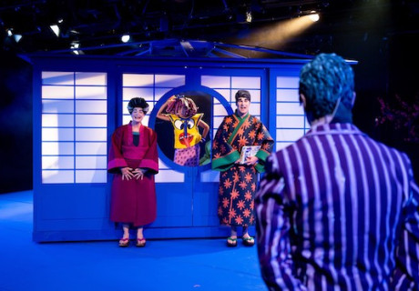 z.B. Philip Seymour Hoffman – Staatstheater Kassel – Wilke Weermann inszeniert Rafael Spregelburds neues Stück als mediales Mash-up