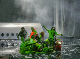 Crash Park – das Leben einer Insel – Am HAU Berlin lässt Philippe Quesne die Zivilisation einmal mehr sich neu erfinden