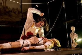 Frankenstein / Homo Deus – Am Hamburger Thalia diskutiert Jan Bosse, inspiriert von Mary Shelley und Yuval Noah Harari, das Thema Künstliche Intelligenz