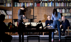 In der Sache J. Robert Oppenheimer – Christopher Rüping inszeniert am Deutschen Theater Berlin Heinar Kipphardts Dokumentartheaterstück von 1964