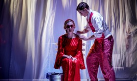 Zu der Zeit der Königinmutter – Deutsches Theater Berlin – Fiston Mwanza Mujilas Stück inszeniert von Charlotte Sprenger