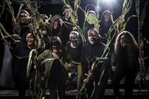 Rattenkinder – Theater Duisburg – Simon Paul Schneider porträtiert eine rebellierende Jugend