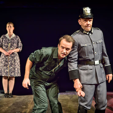 Deutschstunde – Württembergische Landesbühne Esslingen – Laura Tetzlaff zeigt Siegfried Lenz' Bestsellerroman über die Aufarbeitung der NS-Zeit