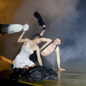 Brand – Schauspiel Frankfurt – Roger Vontobel zeigt Henrik Ibsens religiösen Eiferer in einer wuchtigen Schauergeschichte