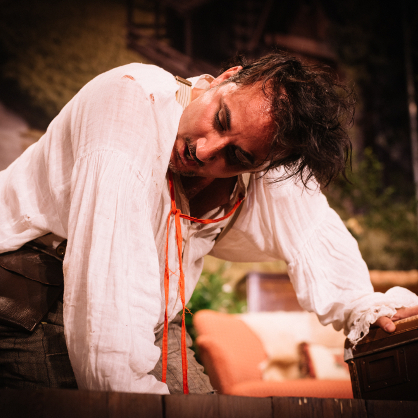 Maß für Maß – Theatersommer Haag – Kaja Dymnicki und Alexander Pschill entführen mit einer Neuschreibung von Shakespeares Komödie in die beste aller möglichen Sommertheaterwelten